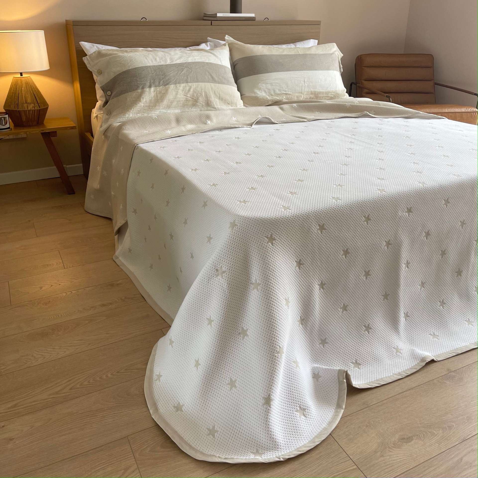 Immagine principale di Copriletto Matrimoniale Stelline Jacquard Double face Beige | Pietro Zanetti Home