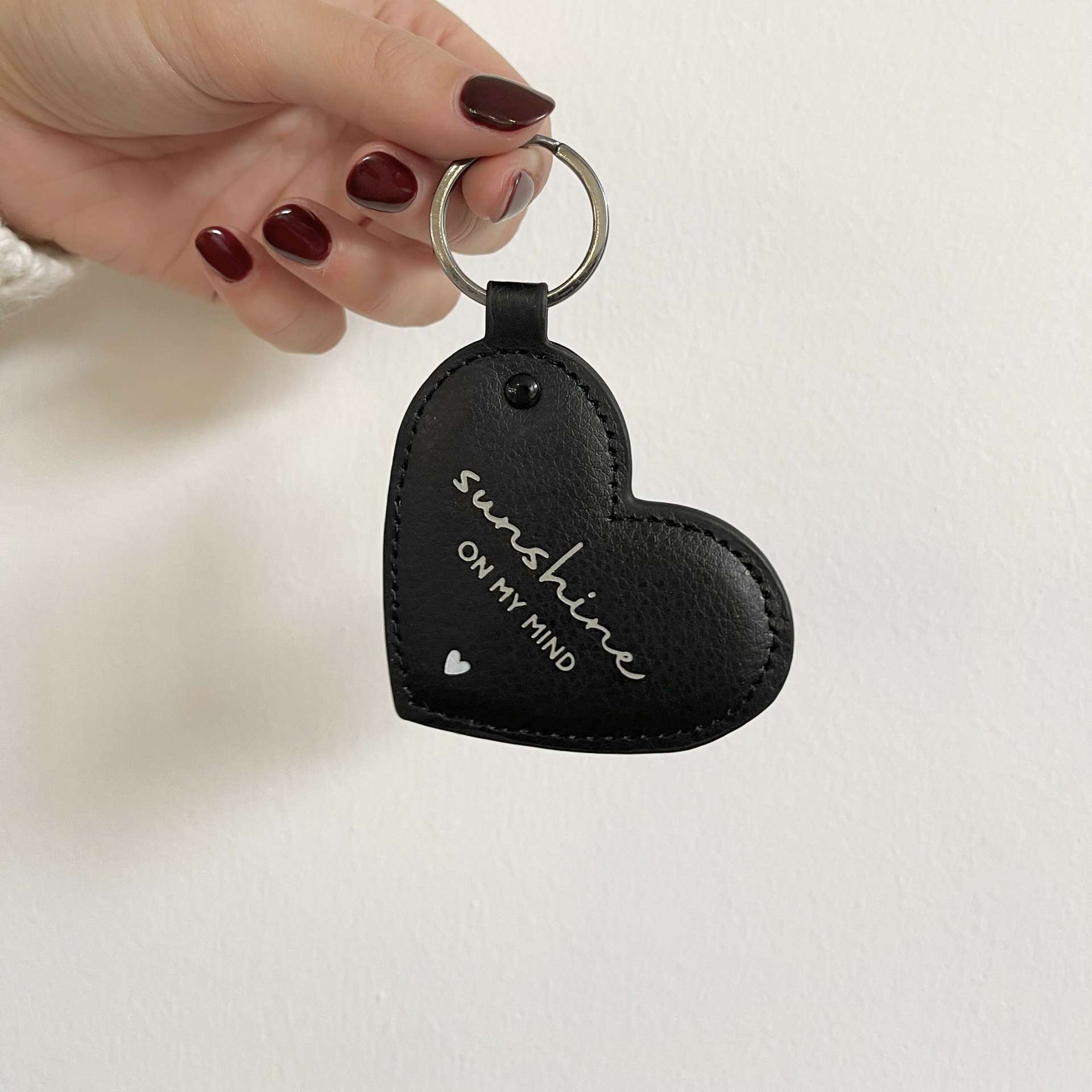 Immagine principale di Portachiavi Sunshine on my Mind a forma di Cuore (2 colori) | Bastion Collections