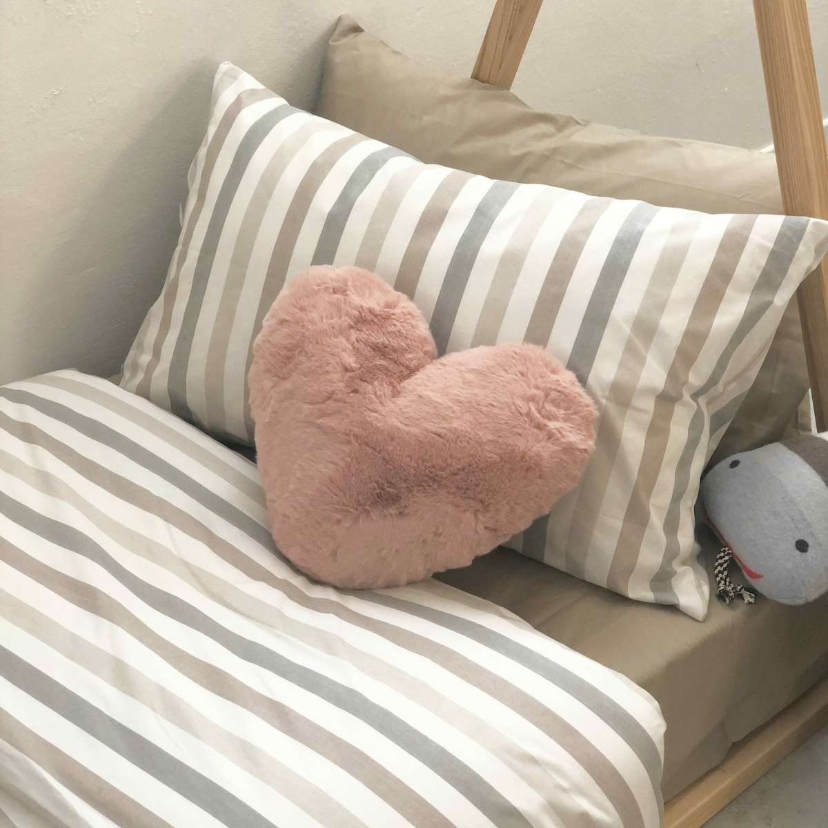 Immagine del prodotto Cuscino Rabbit Piccolo a forma di Cuore 40x40 cm | Nuvole di Stoffa