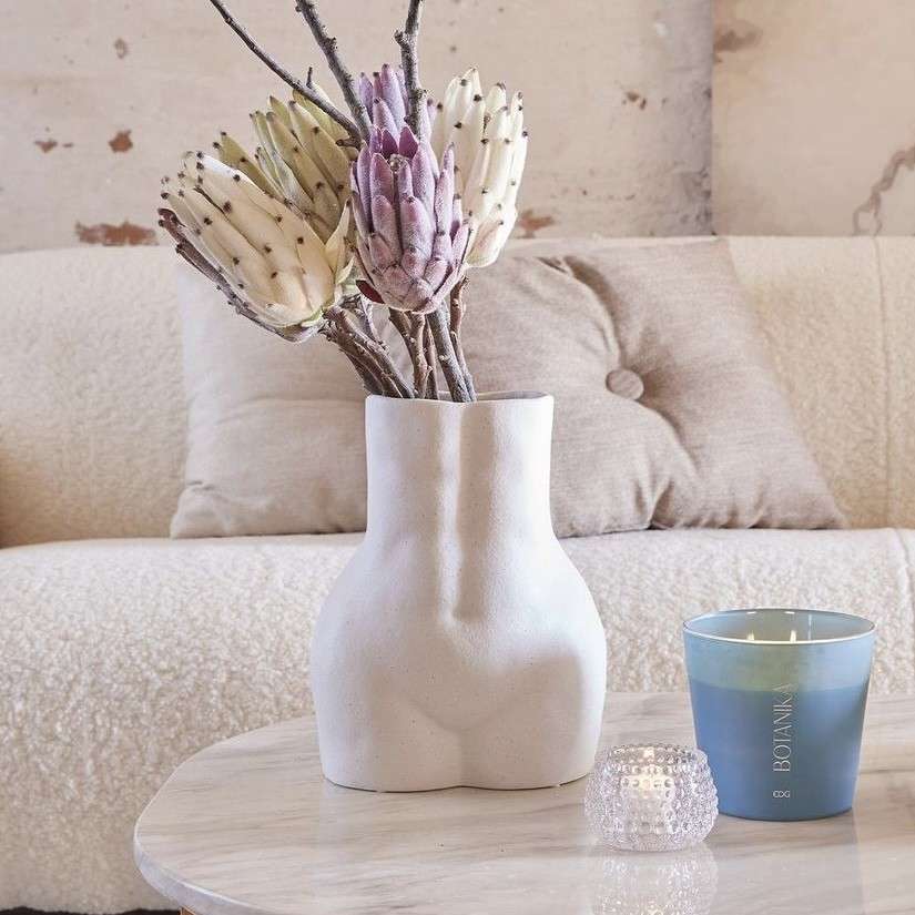 Immagine principale di Vaso Scultura Donna in Ceramica Bianca | EDG Enzo De Gasperi