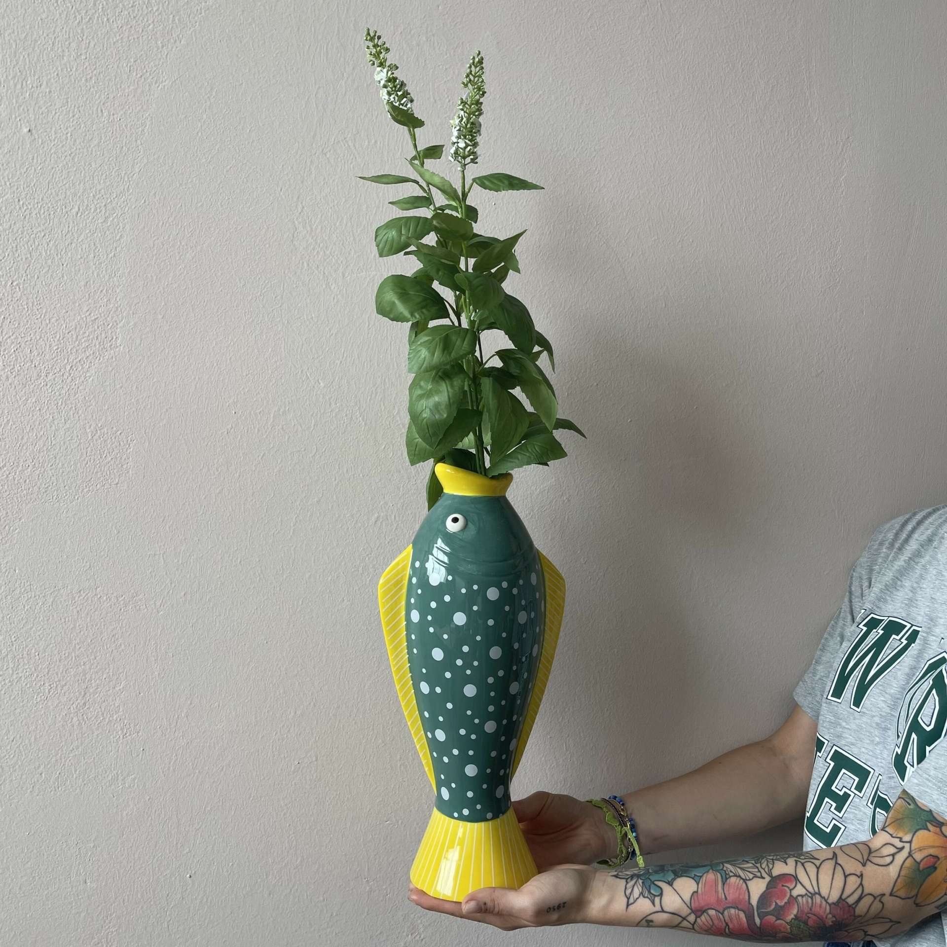 Immagine principale di Vaso Corpo Pesce in Ceramica Petrolio/Giallo | EDG Enzo De Gasperi