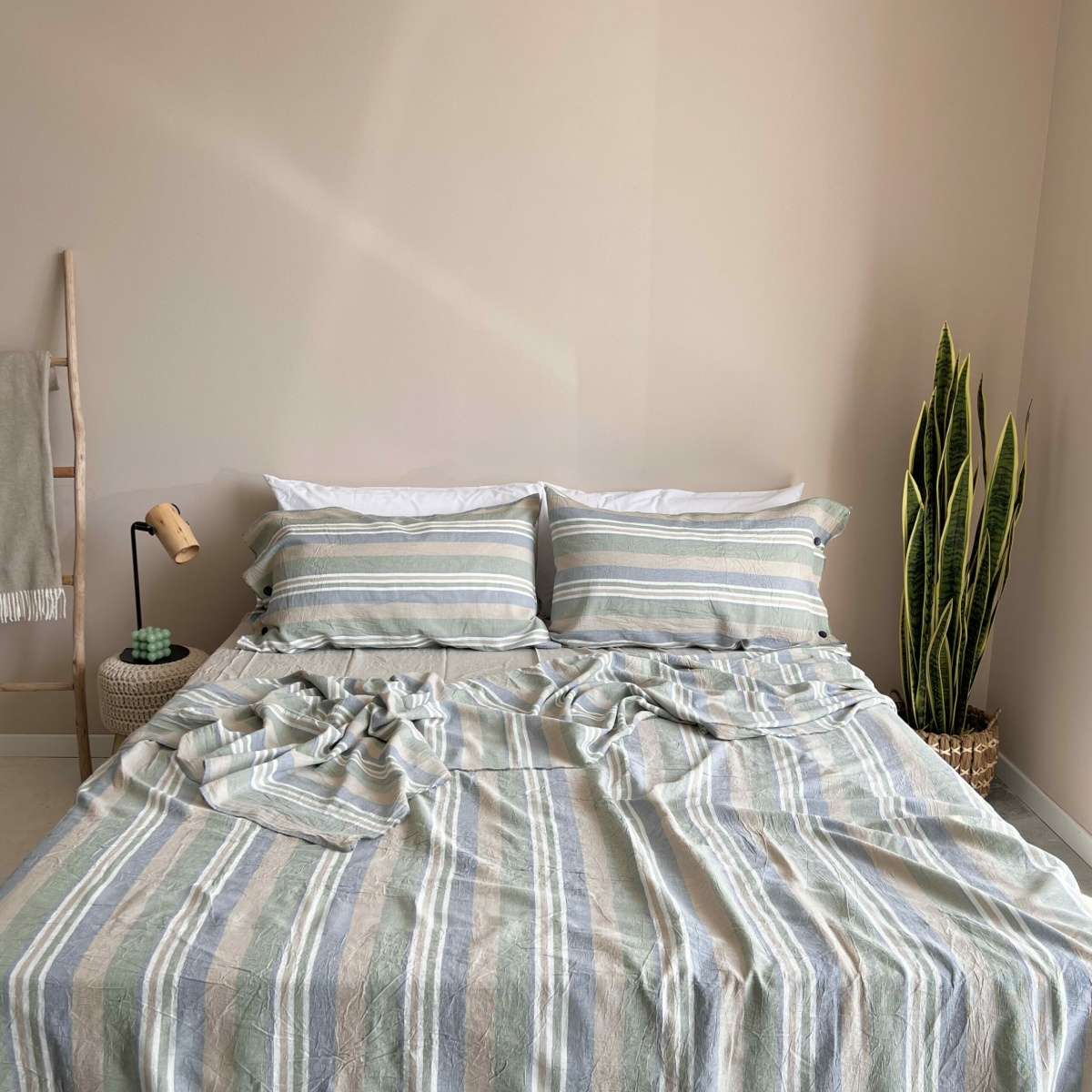 Immagine variante Variante Verde - Completo Lenzuola Matrimoniale Greta No Stiro in Cotone Tinto in Filo (2 colori) | Govina Biancheria per la Casa