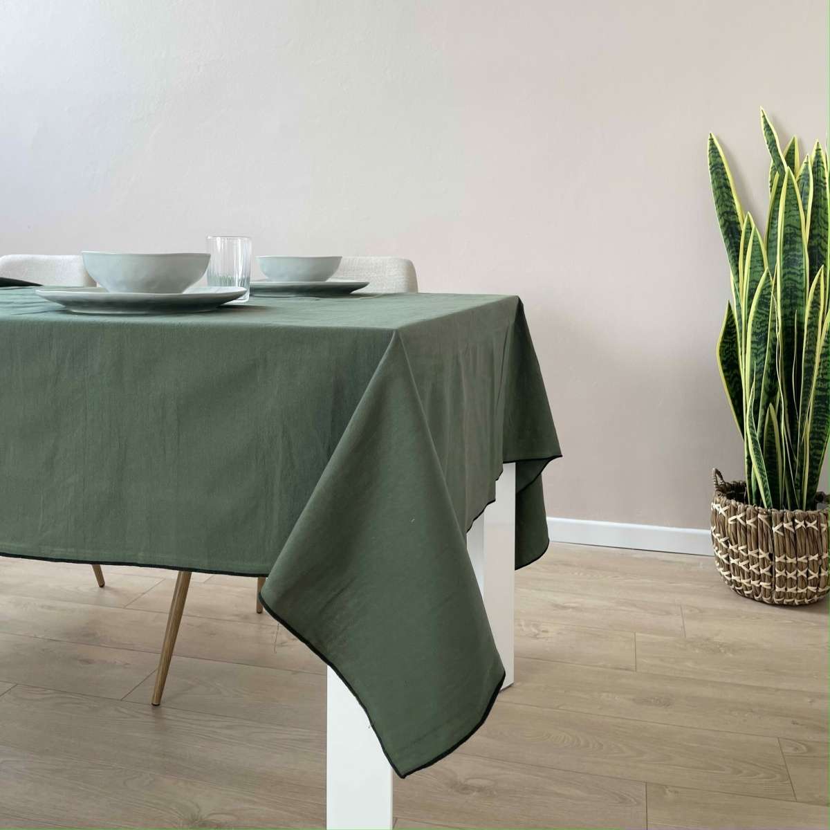 Immagine del prodotto Tovaglia Quadrata Tinta Unita Corino in Cotone No Stiro con Bordino nero | Côté Table