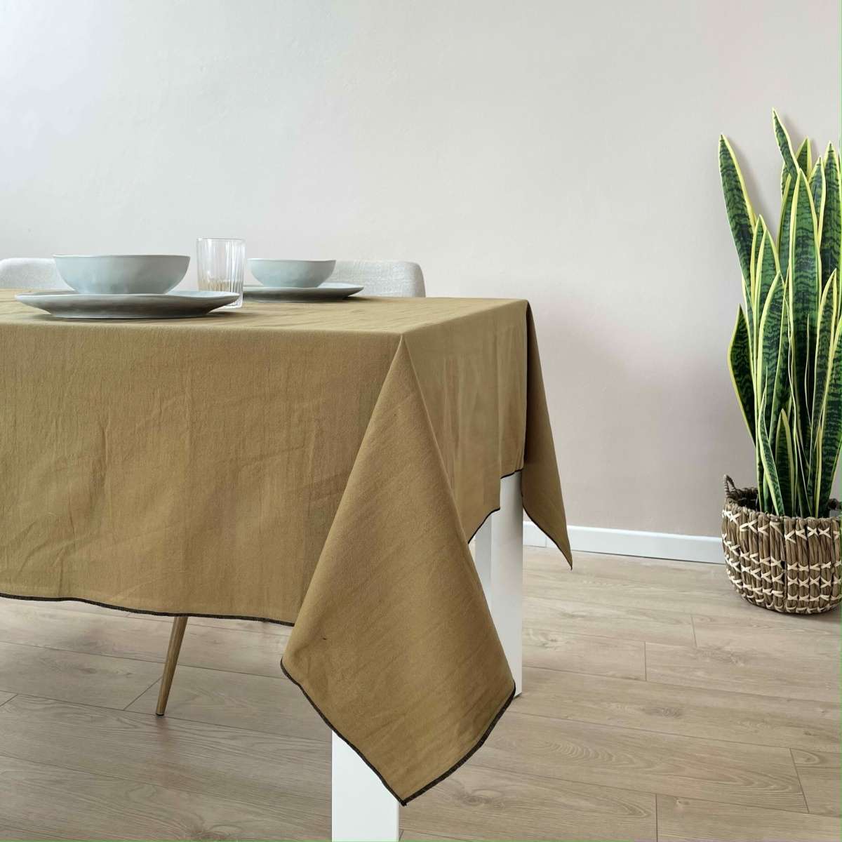 Immagine del prodotto Tovaglia Quadrata Tinta Unita Corino in Cotone No Stiro con Bordino nero | Côté Table