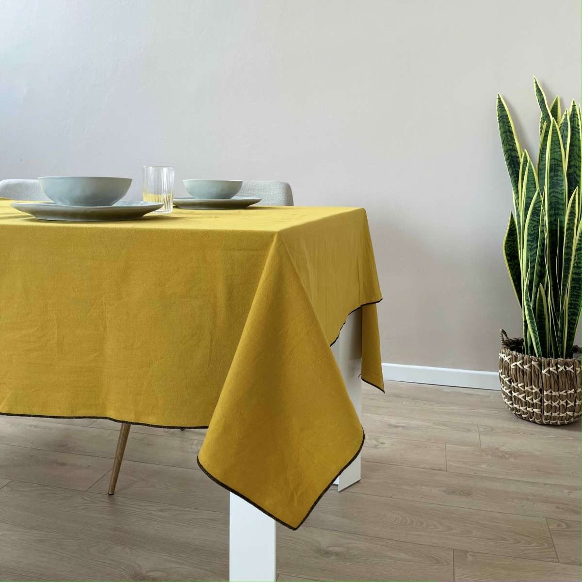 Immagine del prodotto Tovaglia Quadrata Tinta Unita Corino in Cotone No Stiro con Bordino nero | Côté Table