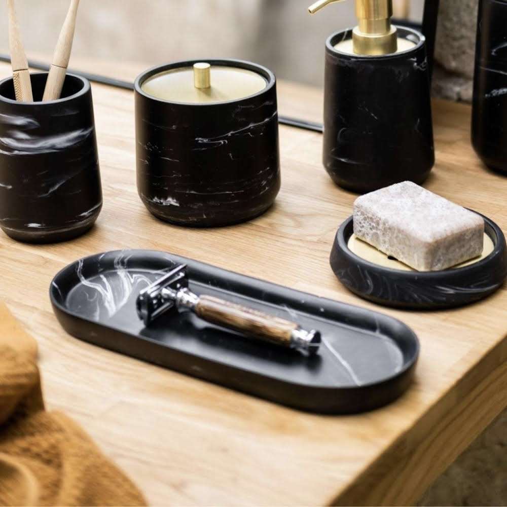 Immagine principale di Piattino Ovale Porta Sapone in Poliresina Nera effetto Marmo | A. House