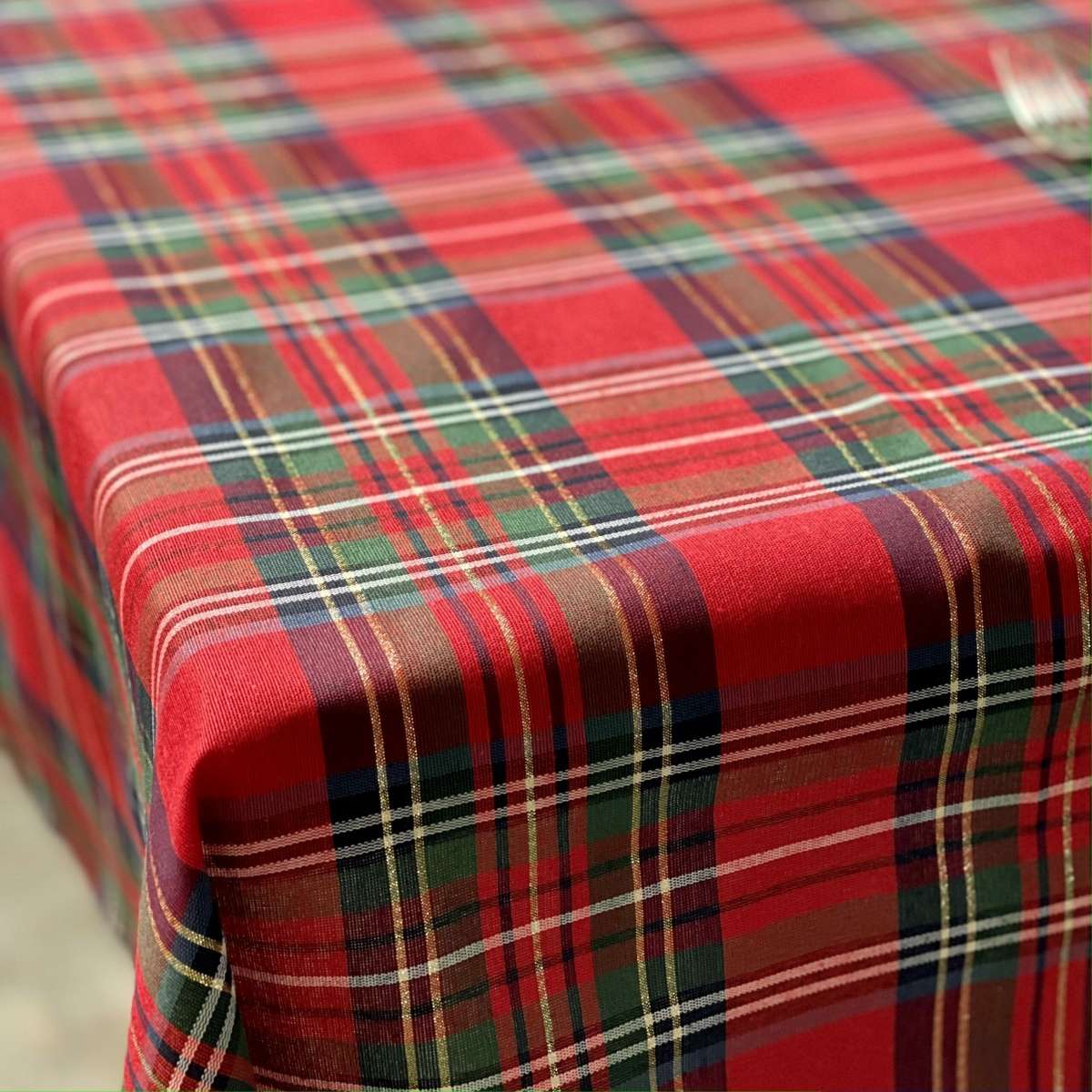 Immagine del prodotto Tovaglia Rettangolare Tartan Scozzese Rosso con Lurex Oro | Pietro Zanetti Home