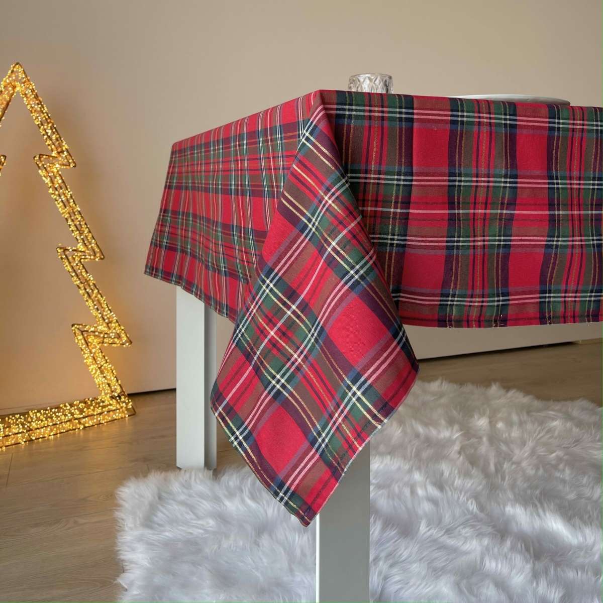 Immagine del prodotto Tovaglia Rettangolare Tartan Scozzese Rosso con Lurex Oro | Pietro Zanetti Home