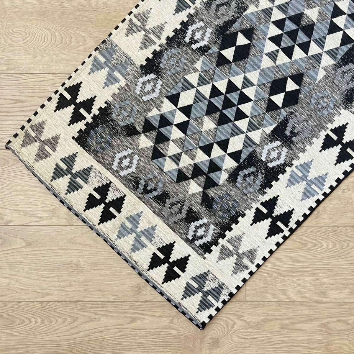 Immagine del prodotto Tappeto Kilim Nero Antiscivolo e Lavabile in Lavatrice | Pietro Zanetti Home