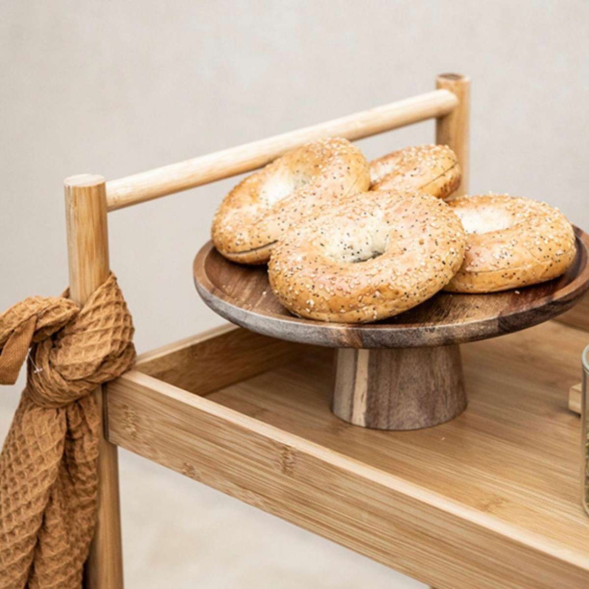 Immagine del prodotto Alzatina per Torta in Legno di Acacia | A. House