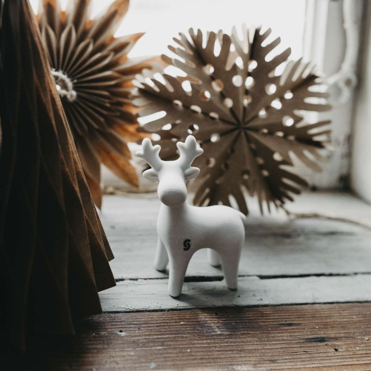 Immagine del prodotto Renna Sten in Piedi Corna Fine in Ceramica opaca Bianca | Storefactory