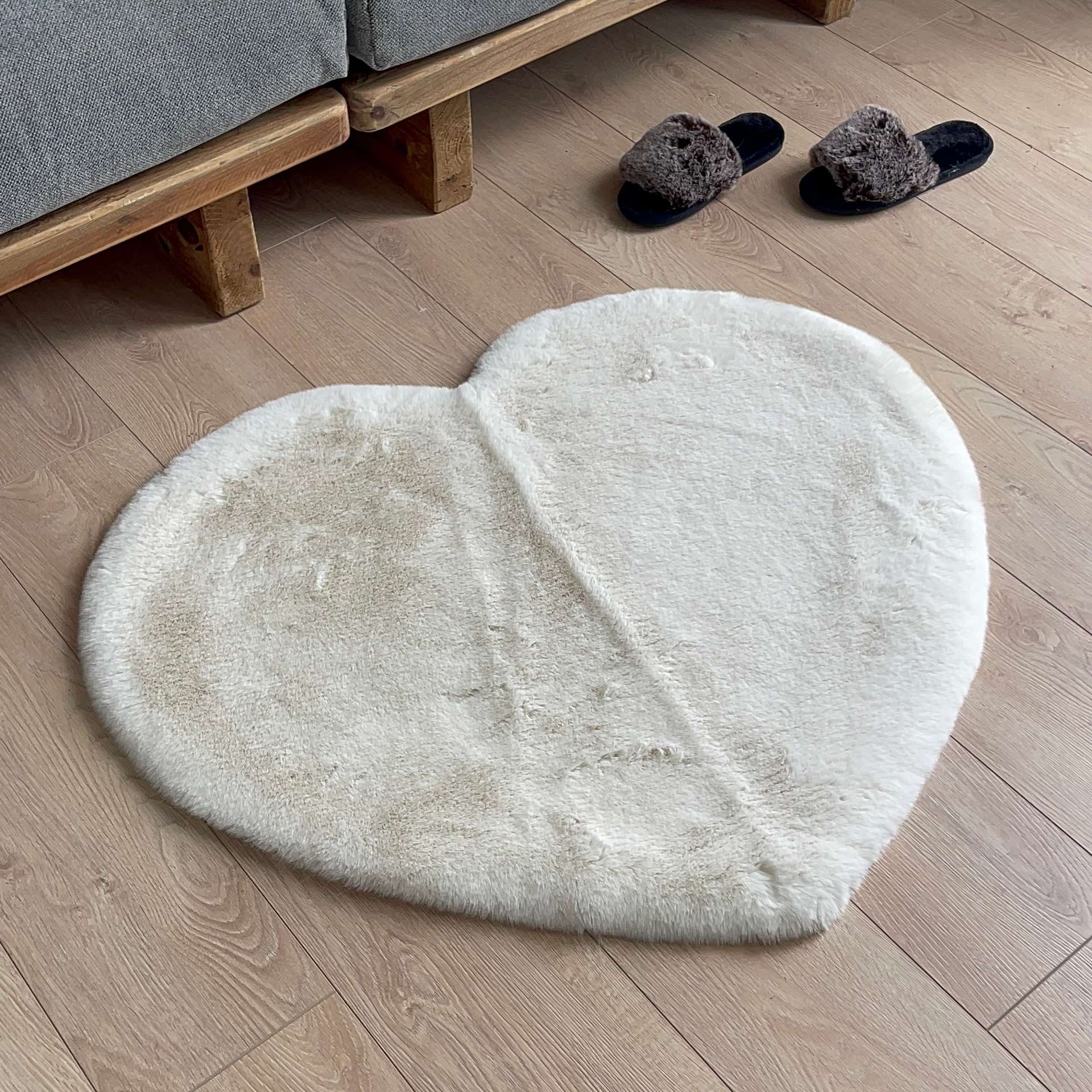 Immagine principale di Tappeto Rabbit a forma di Cuore a pelo corto 76x88 cm (3 Colori) | Pietro Zanetti Home