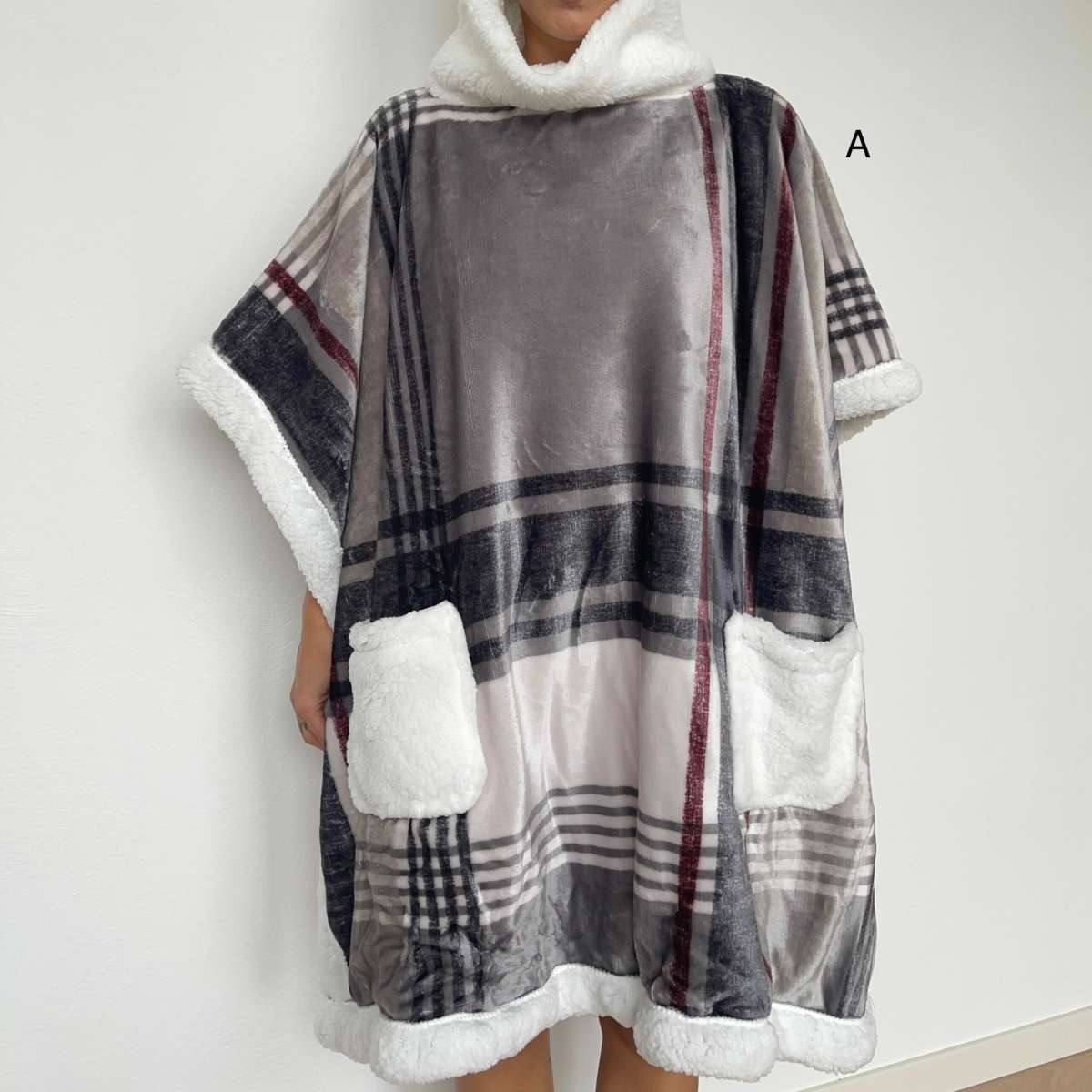 Immagine del prodotto Poncho Girard in Caldo Flannel Reversibile e Sherpa T.U. | Pietro Zanetti Home
