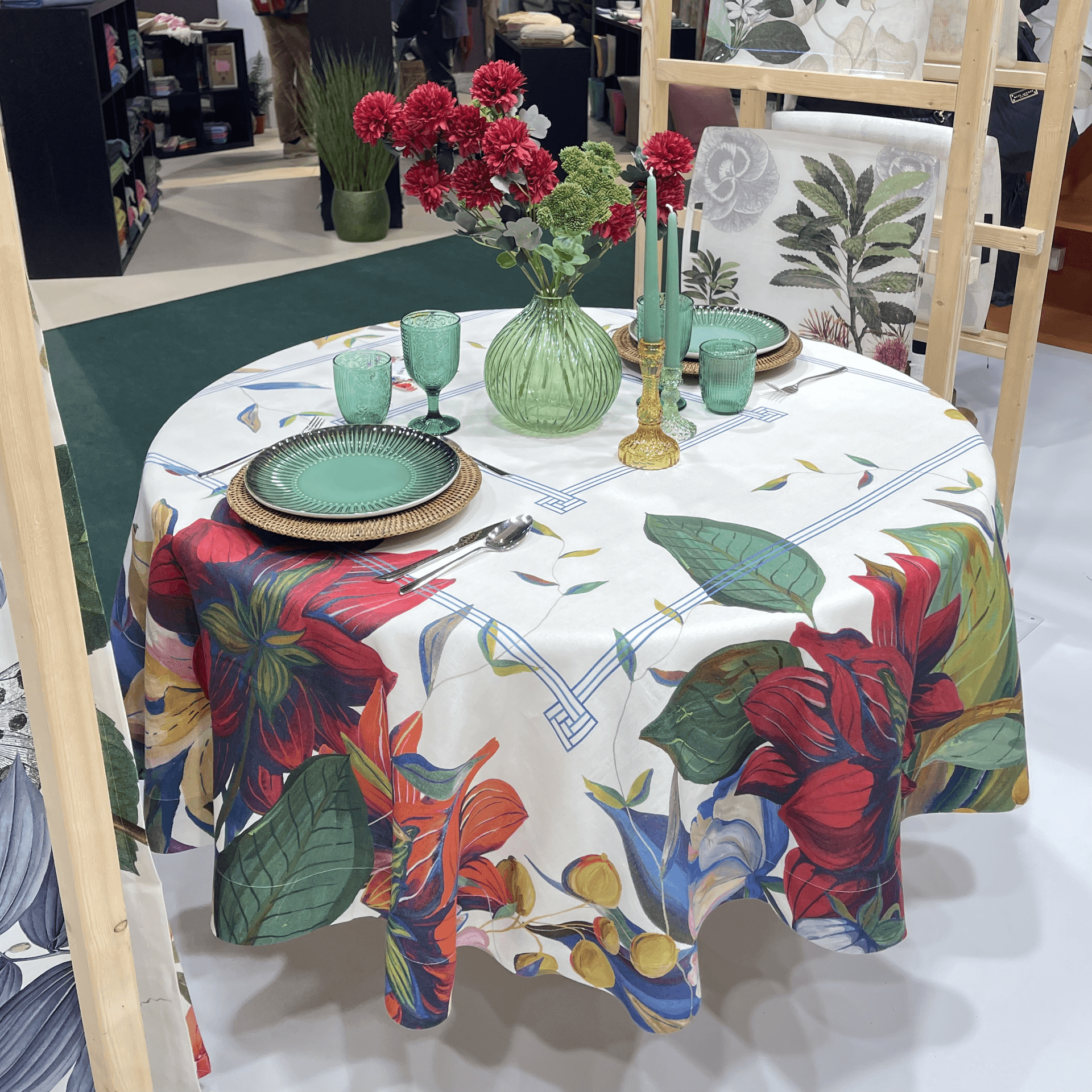 Immagine principale di Tovaglia Rotonda Dahlia in Lino  220cm | The NapKing