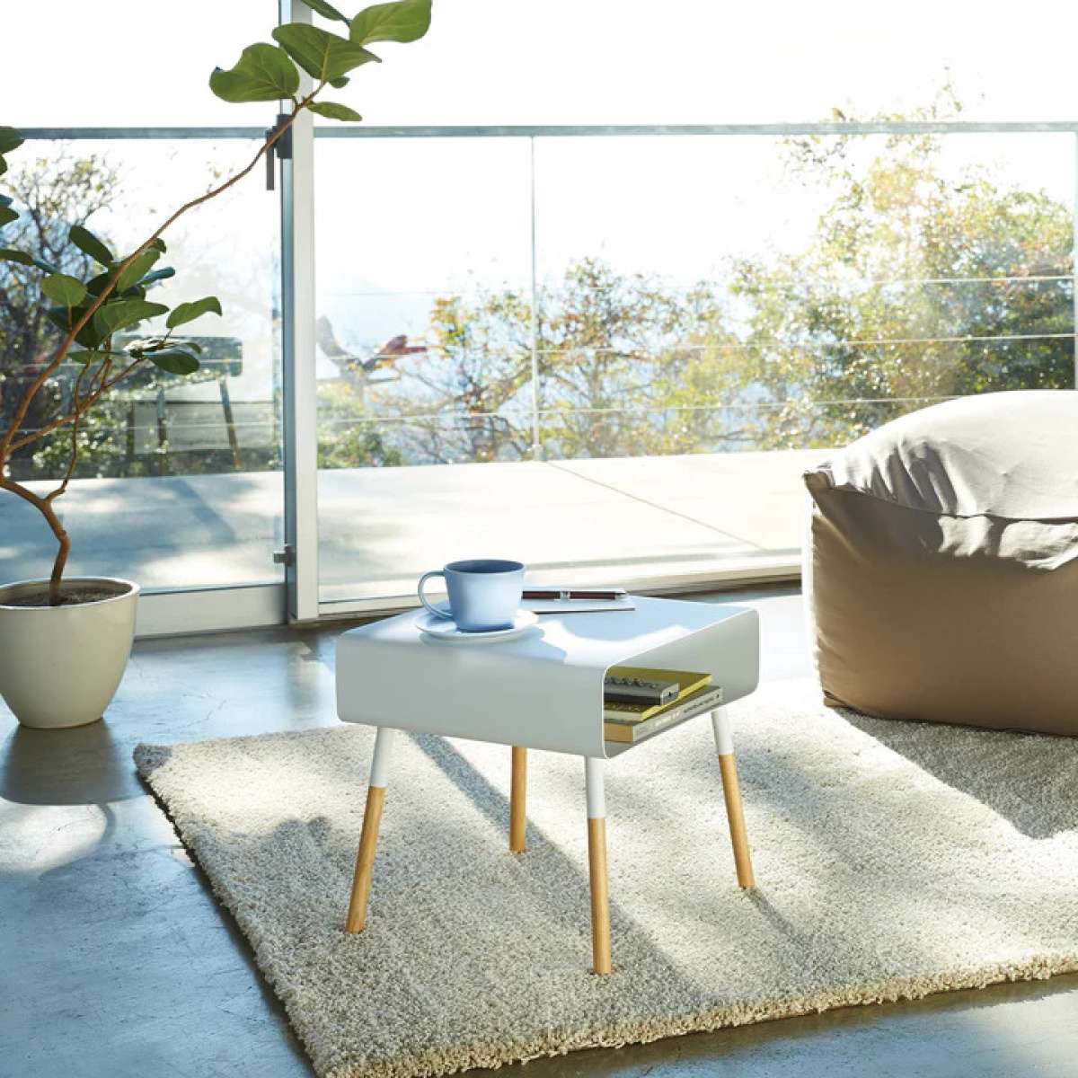 Immagine del prodotto Tavolino Basso in Metallo Bianco | Yamazaki