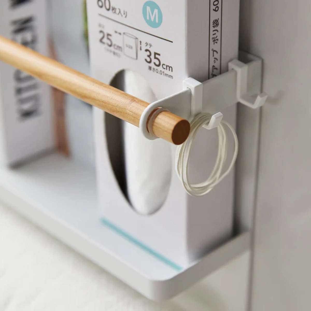Immagine del prodotto Portarotolo e Oggetti Magnetico da Cucina Tosca in Metallo Bianco | Yamazaki