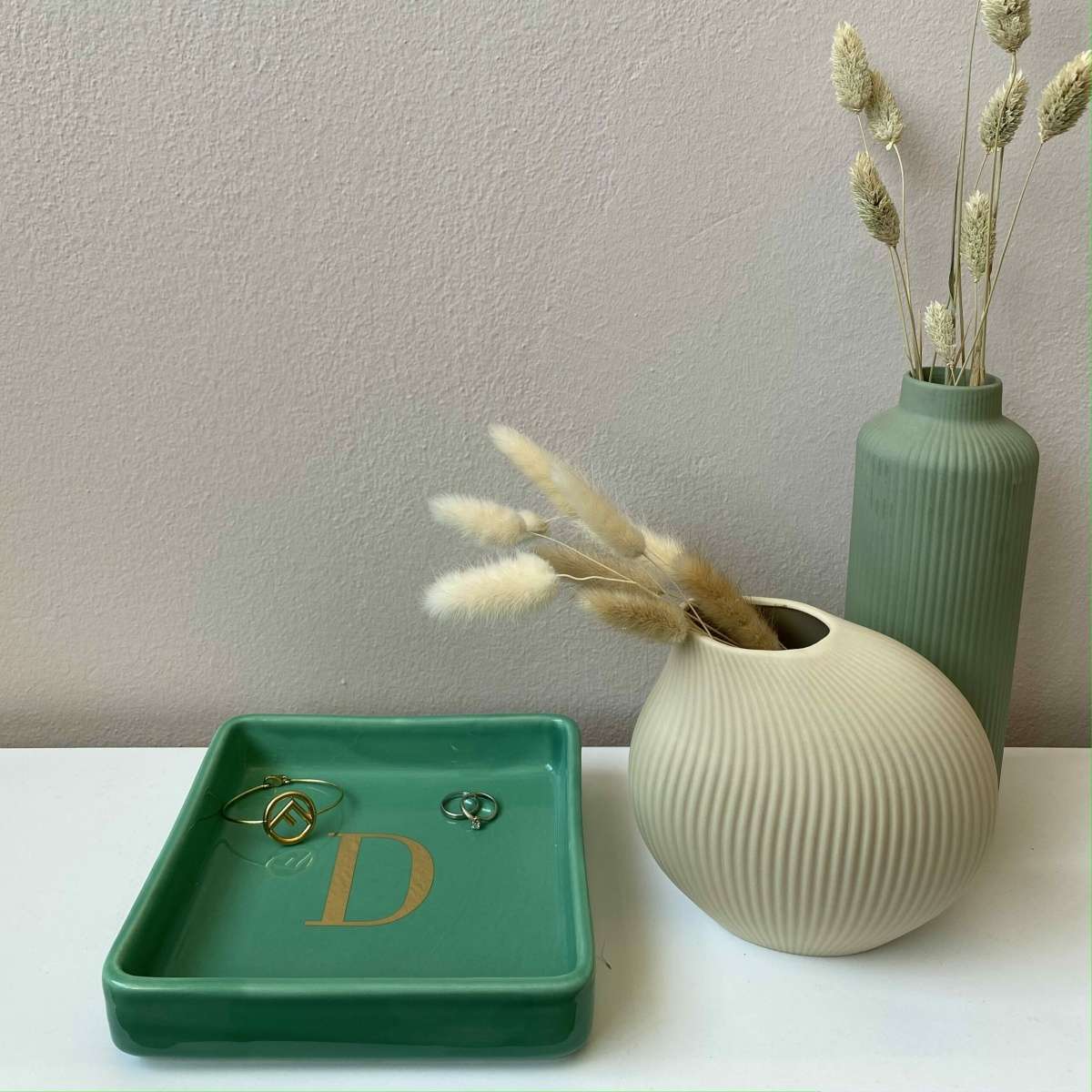 Immagine variante D - Svuotatasche Iniziale Oro (A-Z) in Ceramica Verde 17x17 cm | Fiorditerra