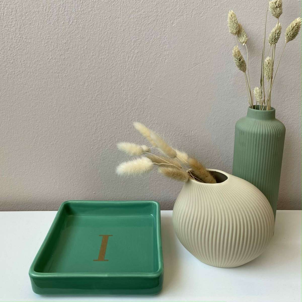 Immagine variante I - Svuotatasche Iniziale Oro (A-Z) in Ceramica Verde 17x17 cm | Fiorditerra