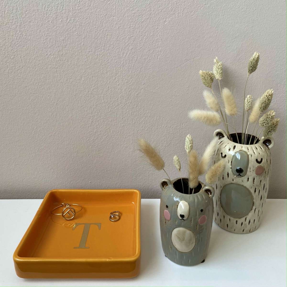 Immagine variante T - Svuotatasche Iniziale Oro (A-Z) in Ceramica Arancione 17x17 cm | Fiorditerra