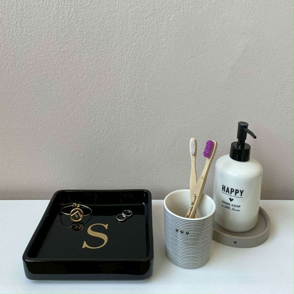 Immagine variante S - Svuotatasche Iniziale Oro (A-Z) in Ceramica Nero 17x17 cm | Fiorditerra
