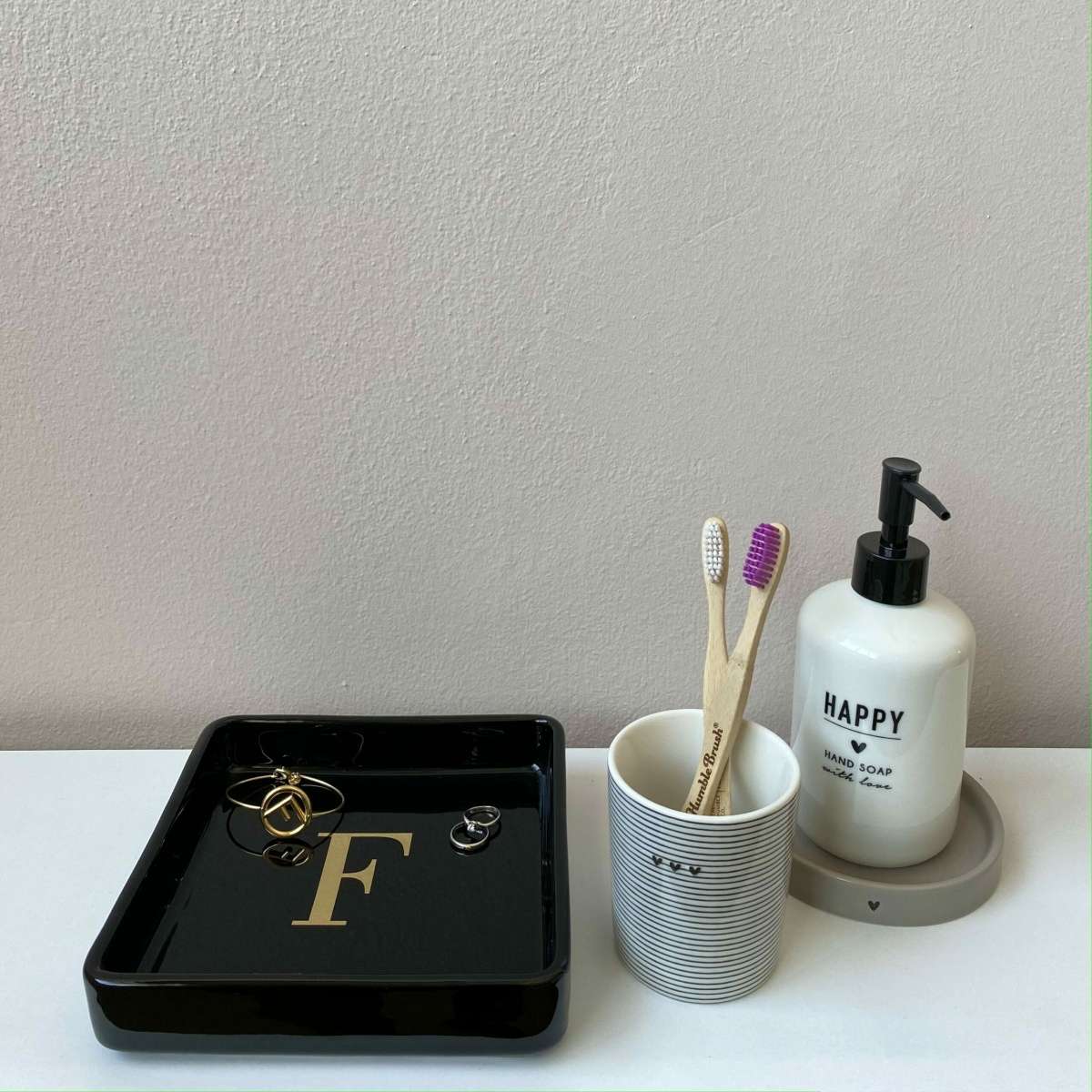 Immagine variante F - Svuotatasche Iniziale Oro (A-Z) in Ceramica Nero 17x17 cm | Fiorditerra