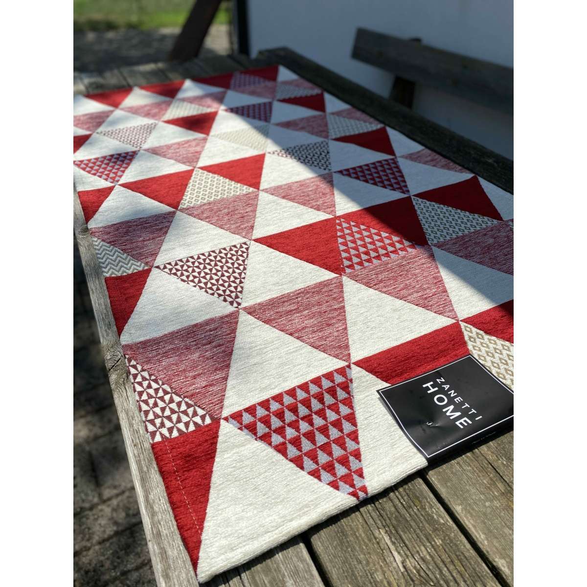 Immagine variante 65x220 cm - Tappeto Triangoli Rosso Antiscivolo e Lavabile in Lavatrice | Pietro Zanetti Home