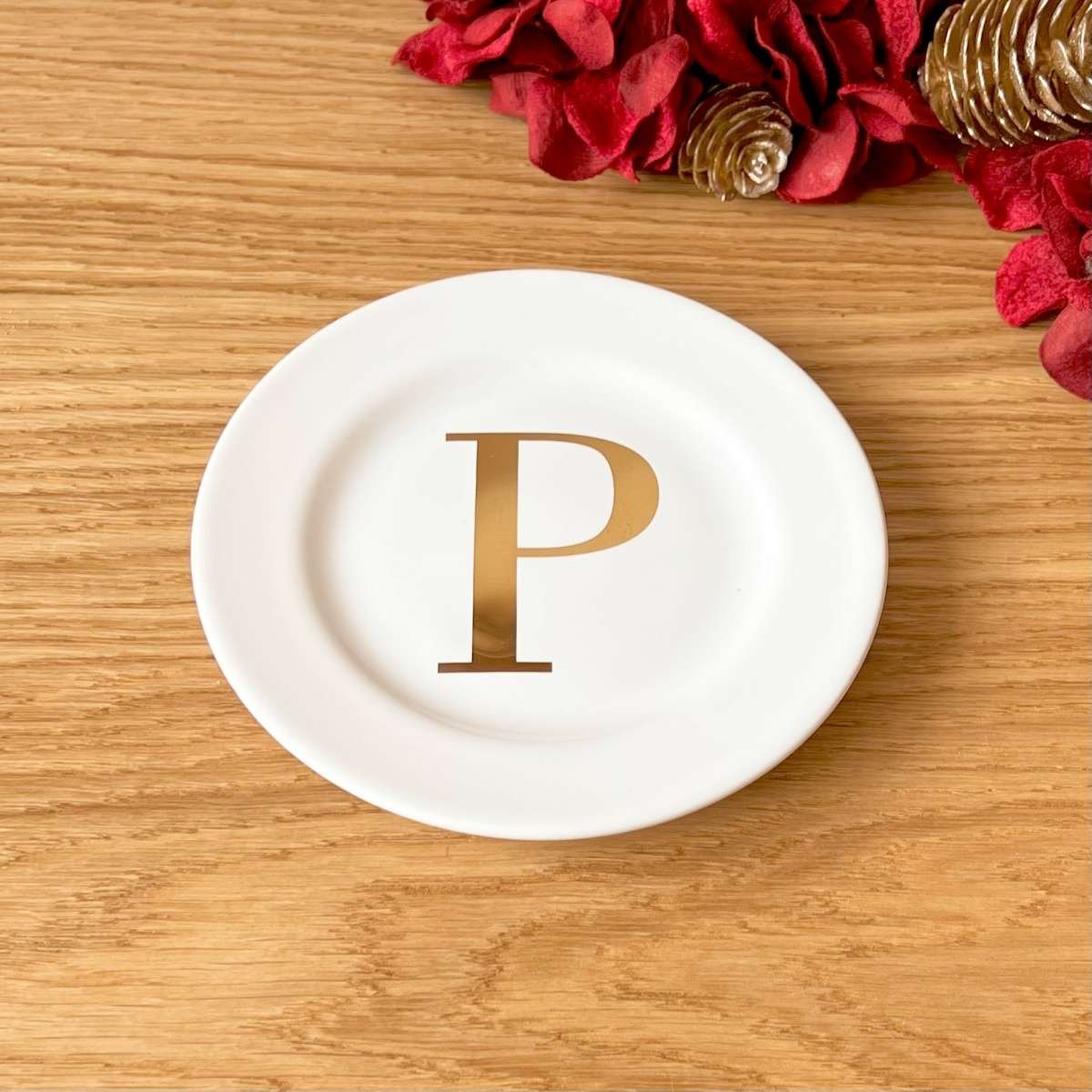 Immagine variante P - Piattino Rotondo in Ceramica Bianca con iniziale Oro 14cm (A-Z) | Fiorditerra