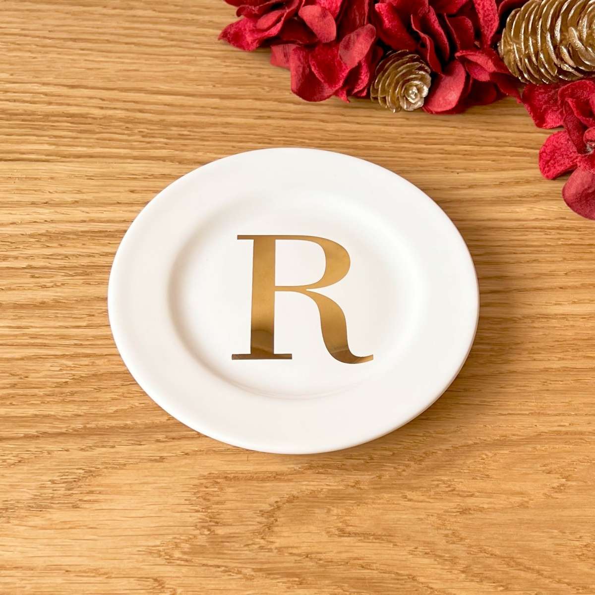 Immagine variante R - Piattino Rotondo in Ceramica Bianca con iniziale Oro 14cm (A-Z) | Fiorditerra