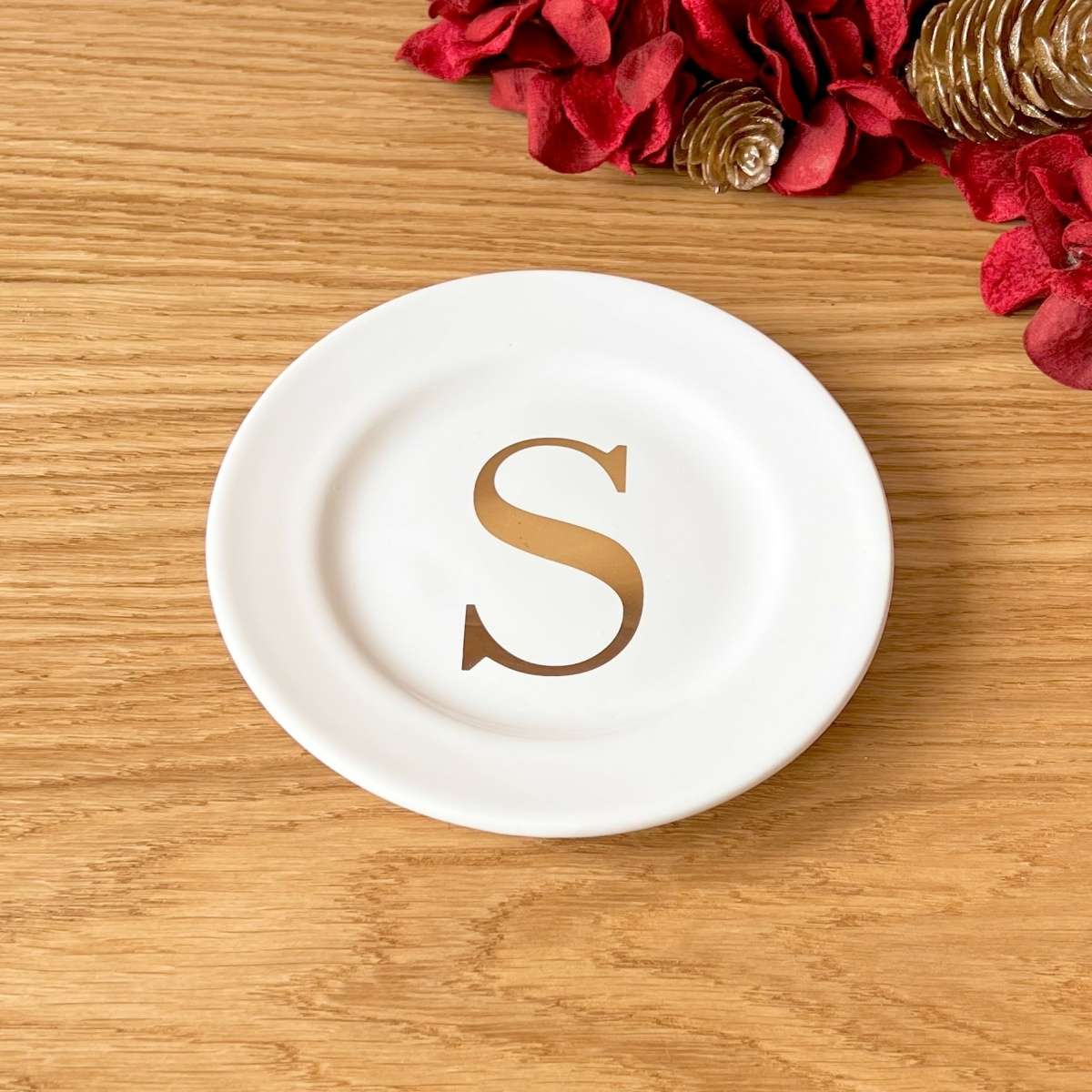 Immagine variante S - Piattino Rotondo in Ceramica Bianca con iniziale Oro 14cm (A-Z) | Fiorditerra