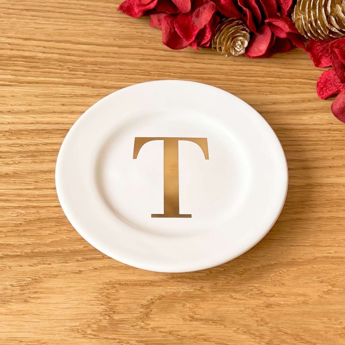 Immagine variante T - Piattino Rotondo in Ceramica Bianca con iniziale Oro 14cm (A-Z) | Fiorditerra