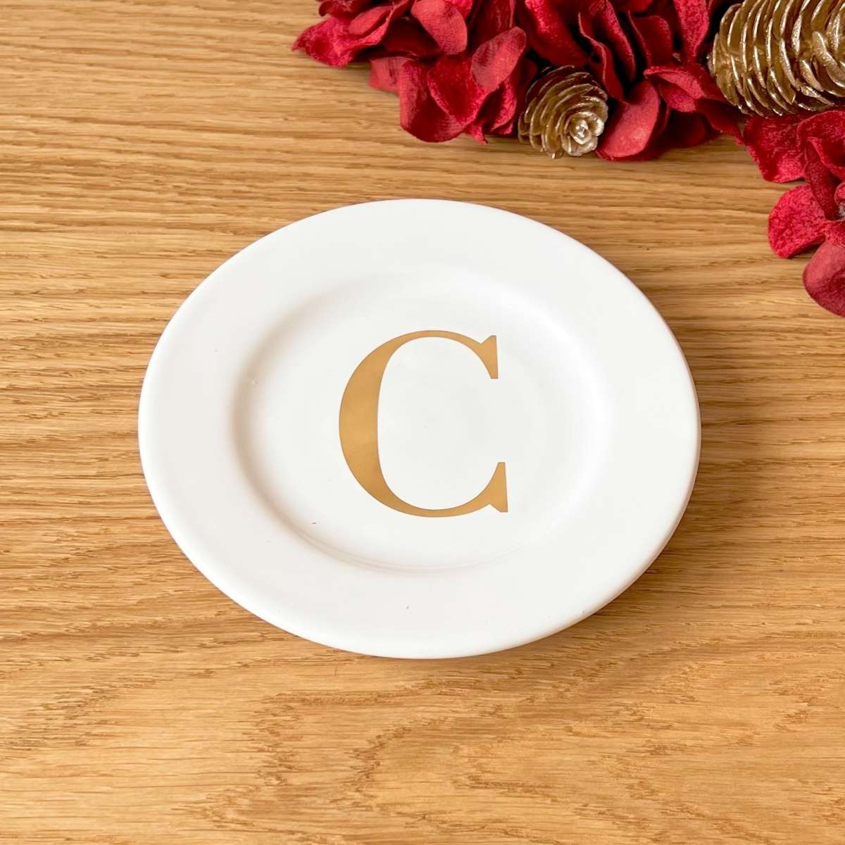 Immagine variante C - Piattino Rotondo in Ceramica Bianca con iniziale Oro 14cm (A-Z) | Fiorditerra