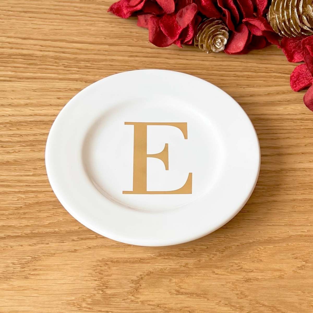 Immagine variante E - Piattino Rotondo in Ceramica Bianca con iniziale Oro 14cm (A-Z) | Fiorditerra