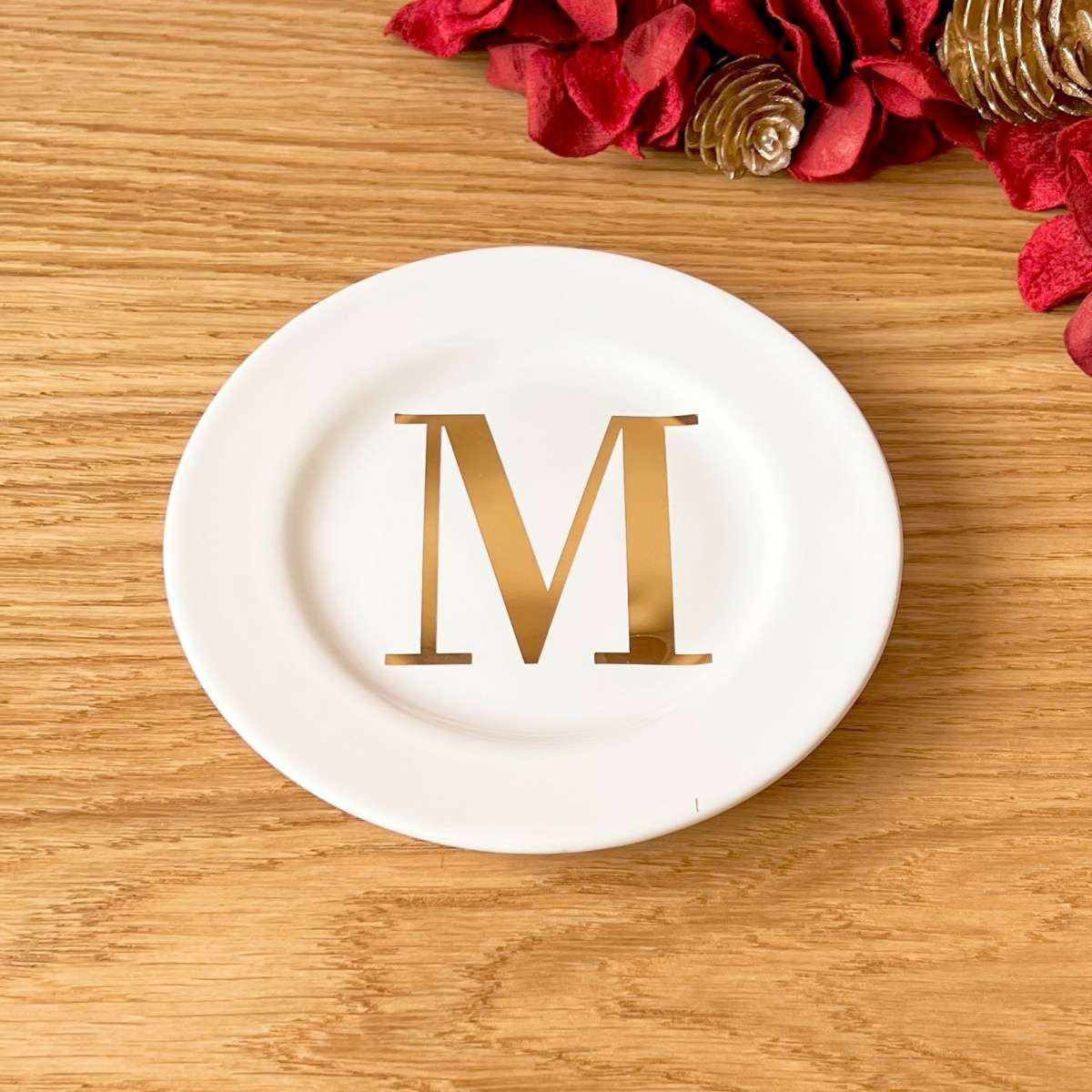 Immagine variante M - Piattino Rotondo in Ceramica Bianca con iniziale Oro 14cm (A-Z) | Fiorditerra