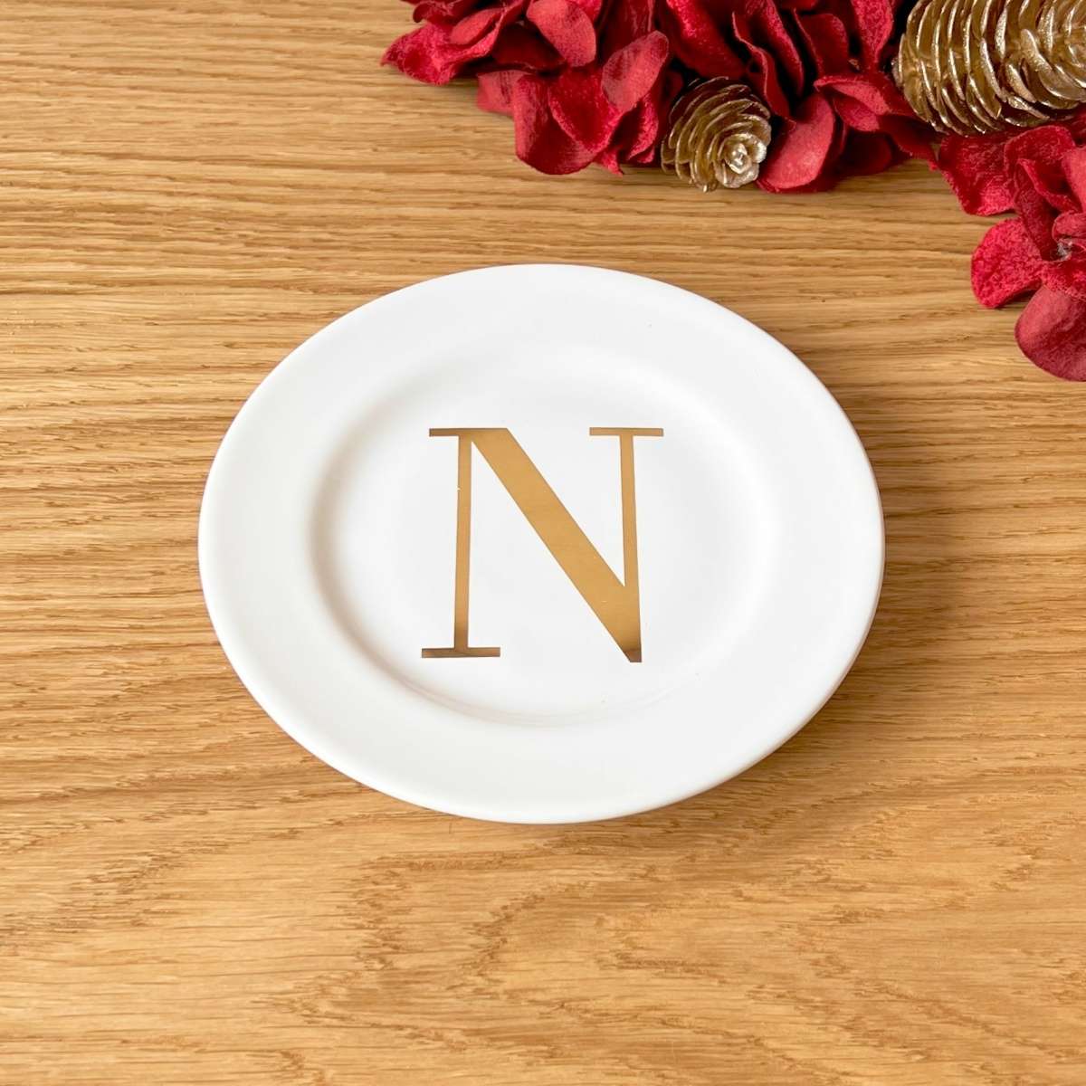 Immagine variante N - Piattino Rotondo in Ceramica Bianca con iniziale Oro 14cm (A-Z) | Fiorditerra