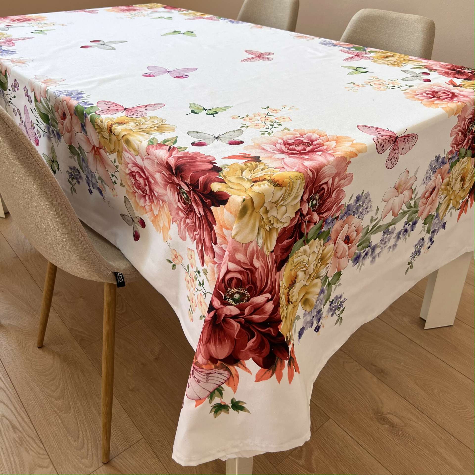 Immagine principale di Tovaglia Rettangolare in Cotone Stampa Digitale Farfalle e Peonie | Pietro Zanetti Home