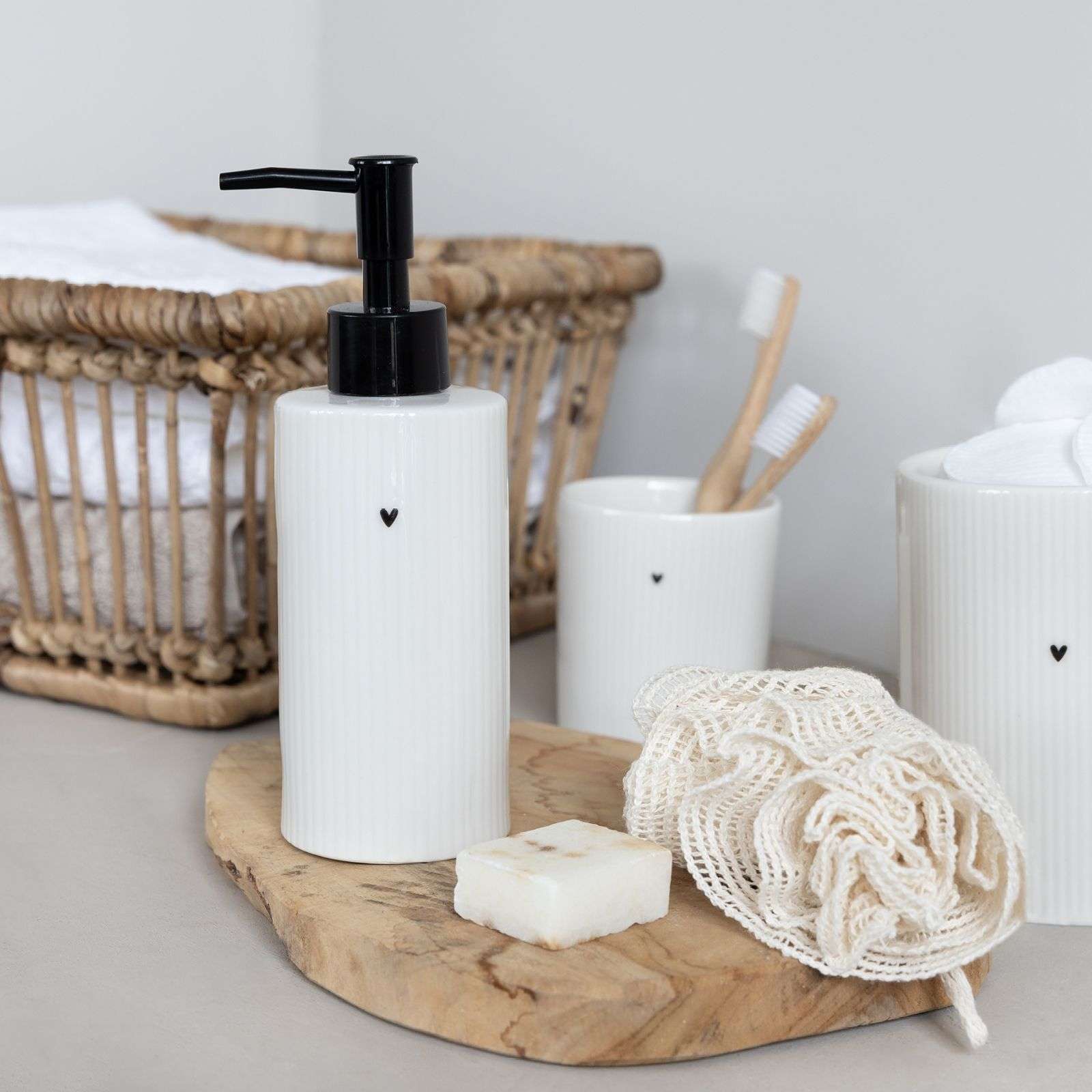 Immagine principale di Dispenser Sapone Relief in Ceramica | Bastion Collections