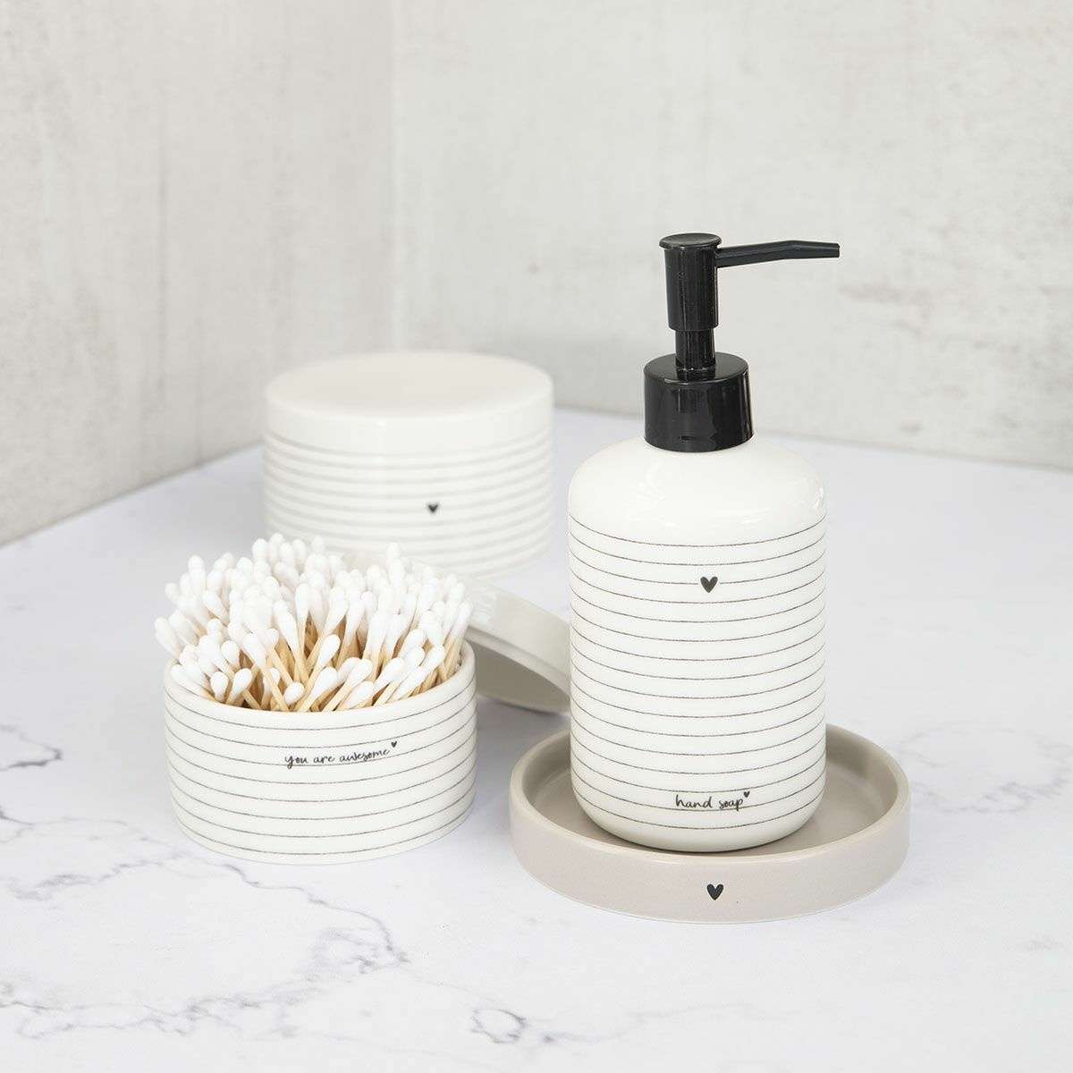 Immagine del prodotto Piattino Porta Sapone Rotondo in Ceramica Beige con Cuoricino | Bastion Collections