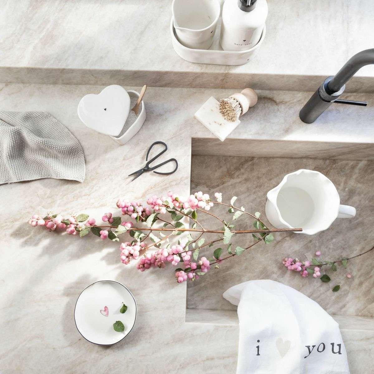 Immagine del prodotto Cuore Porta Oggetti Ceramica Bianco | Bastion Collections