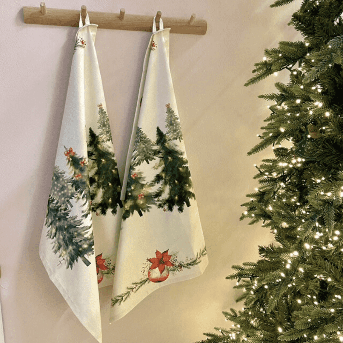 Immagine del prodotto Set 2 Strofinacci in Cotone Foresta Natalizia | Olivia Home