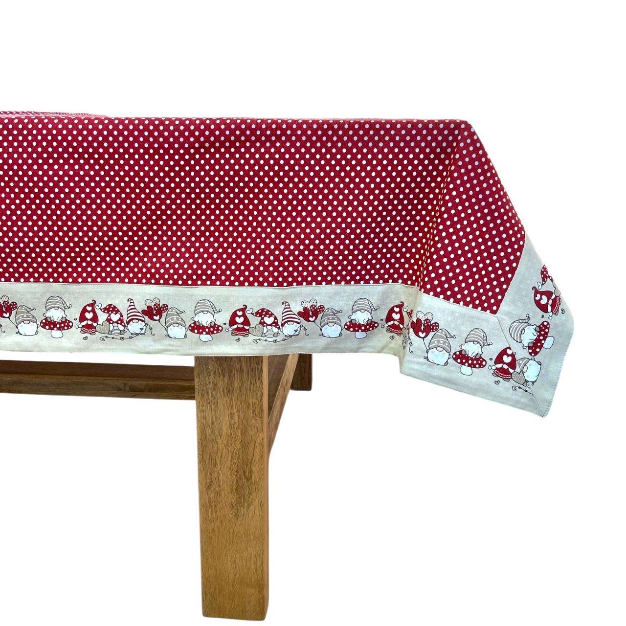 Immagine principale di Tovaglia Rettangolare Gnometti Rossa in Cotone - 3 Misure | Pietro Zanetti Home