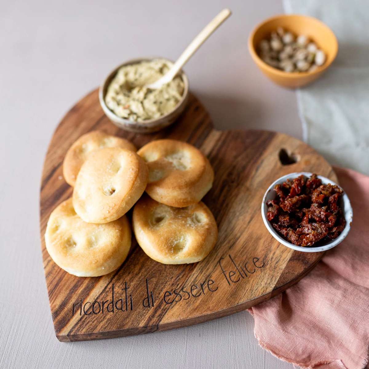 Immagine del prodotto Tagliere Cuore Ricordati di Essere Felice 32x30 cm | Simple Day