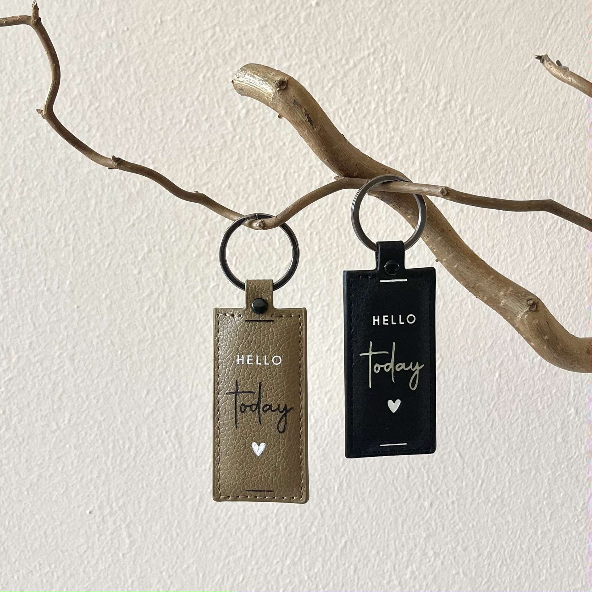 Immagine principale di Portachiavi Hello Today (2 colori) | Bastion Collections