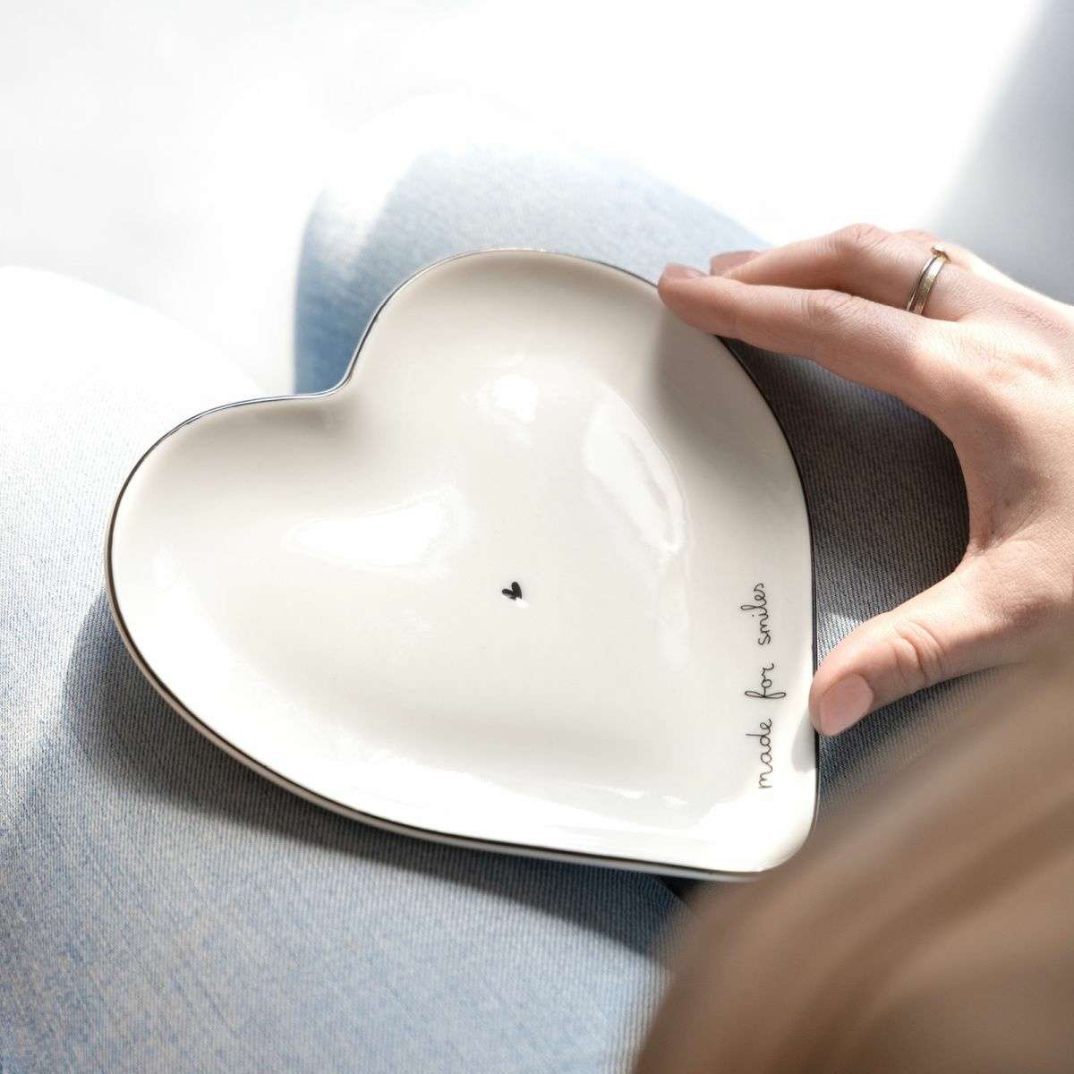 Immagine del prodotto Piattino a forma di Cuore "Made for Smiles" 17.5x18.5 cm | Bastion Collections