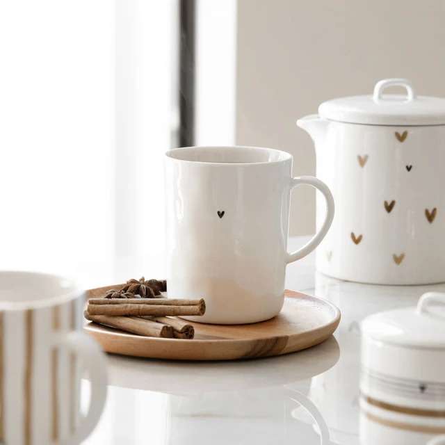 Immagine principale di Mug Tea in Ceramica Bianca con Cuoricino Nero | Bastion Collections