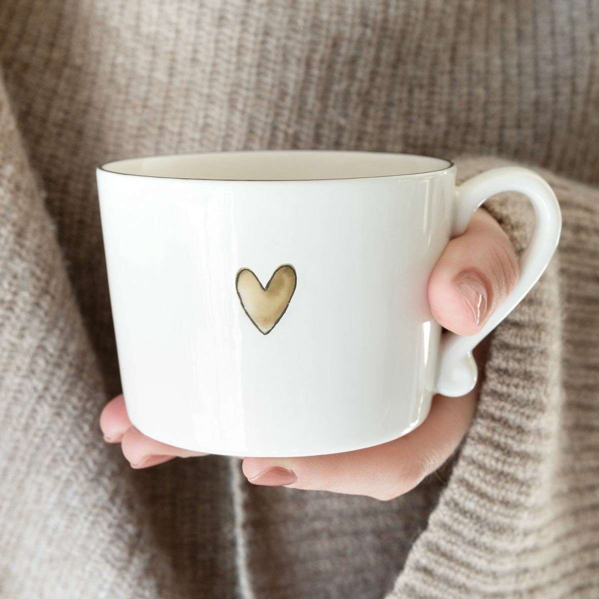 Immagine del prodotto Mug in Ceramica Bianca con Cuoricino Brown | Bastion Collections