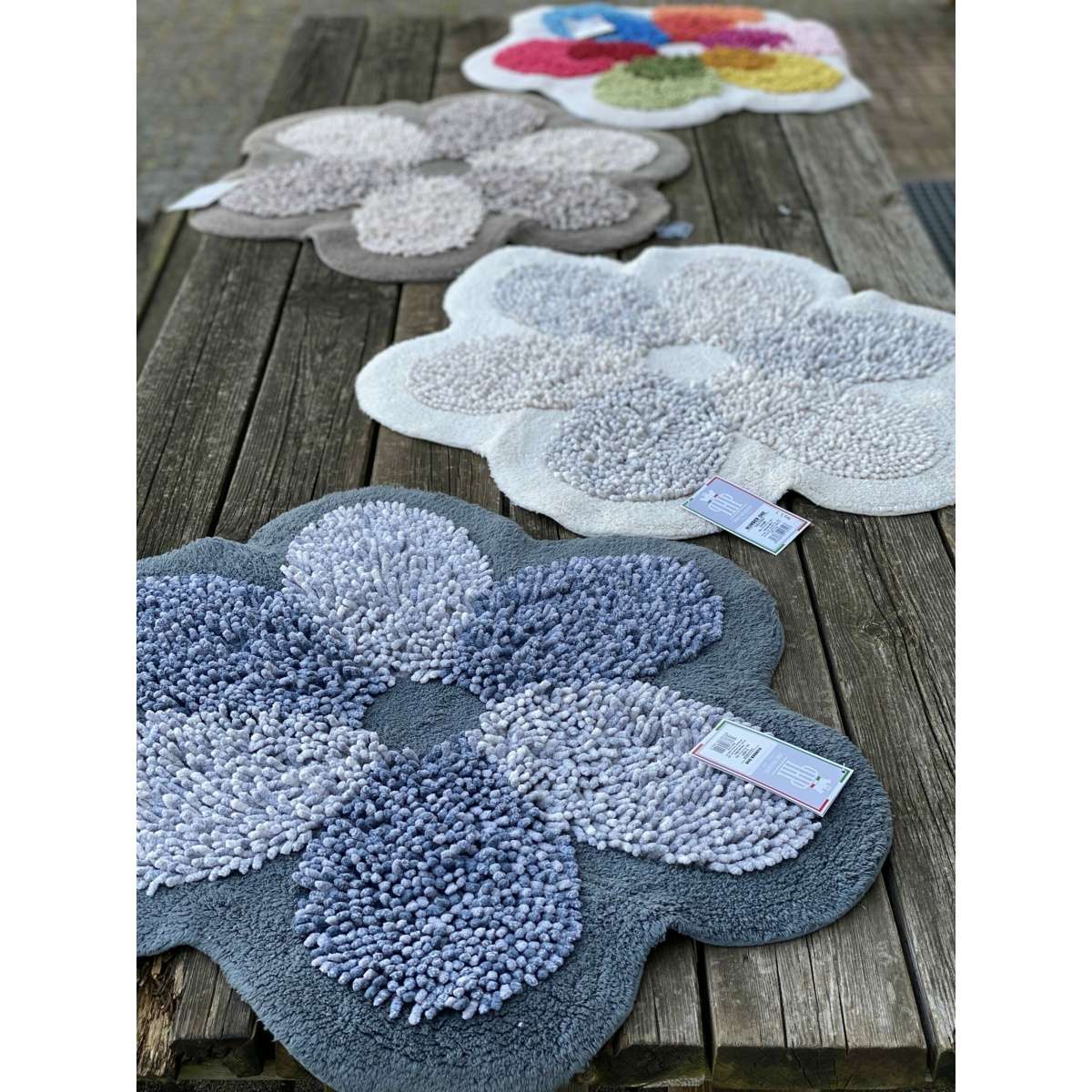 Immagine del prodotto Tappeto Bagno Fiore in Ciniglia di Puro Cotone con Base Antiscivolo | Pietro Zanetti Home