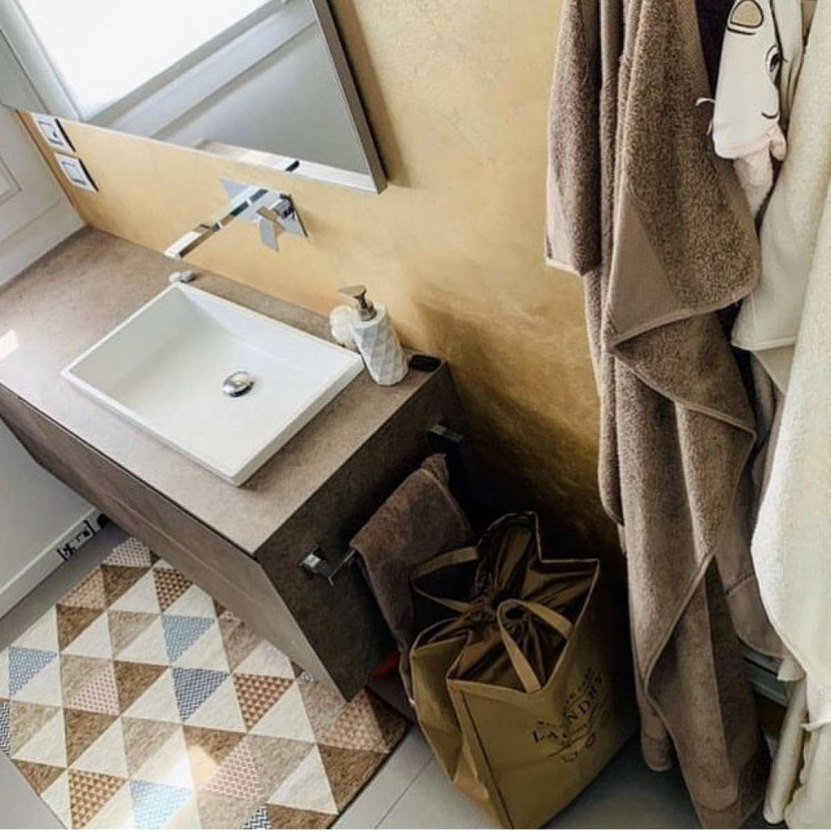 Immagine del prodotto Tappeto Triangoli Cammello Antiscivolo e Lavabile in Lavatrice | Pietro Zanetti Home