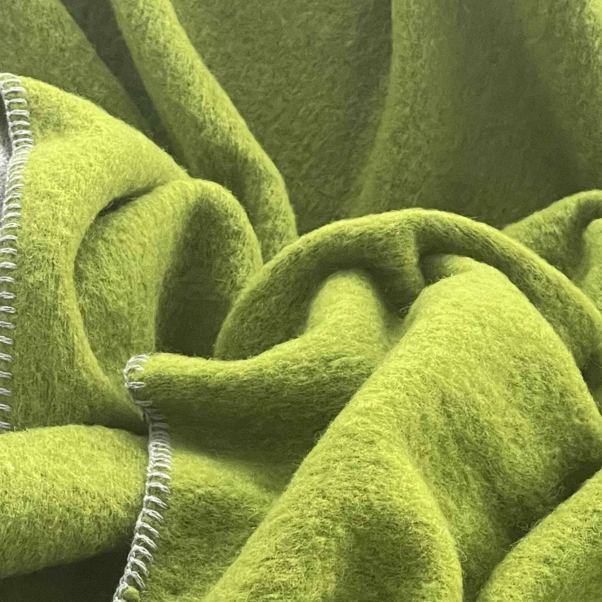 Immagine del prodotto Coperta in Lana Pecorella Tinta Unita 100% Lana Italiana 140x180 cm 9 Colori Disponibili | Lana Italia