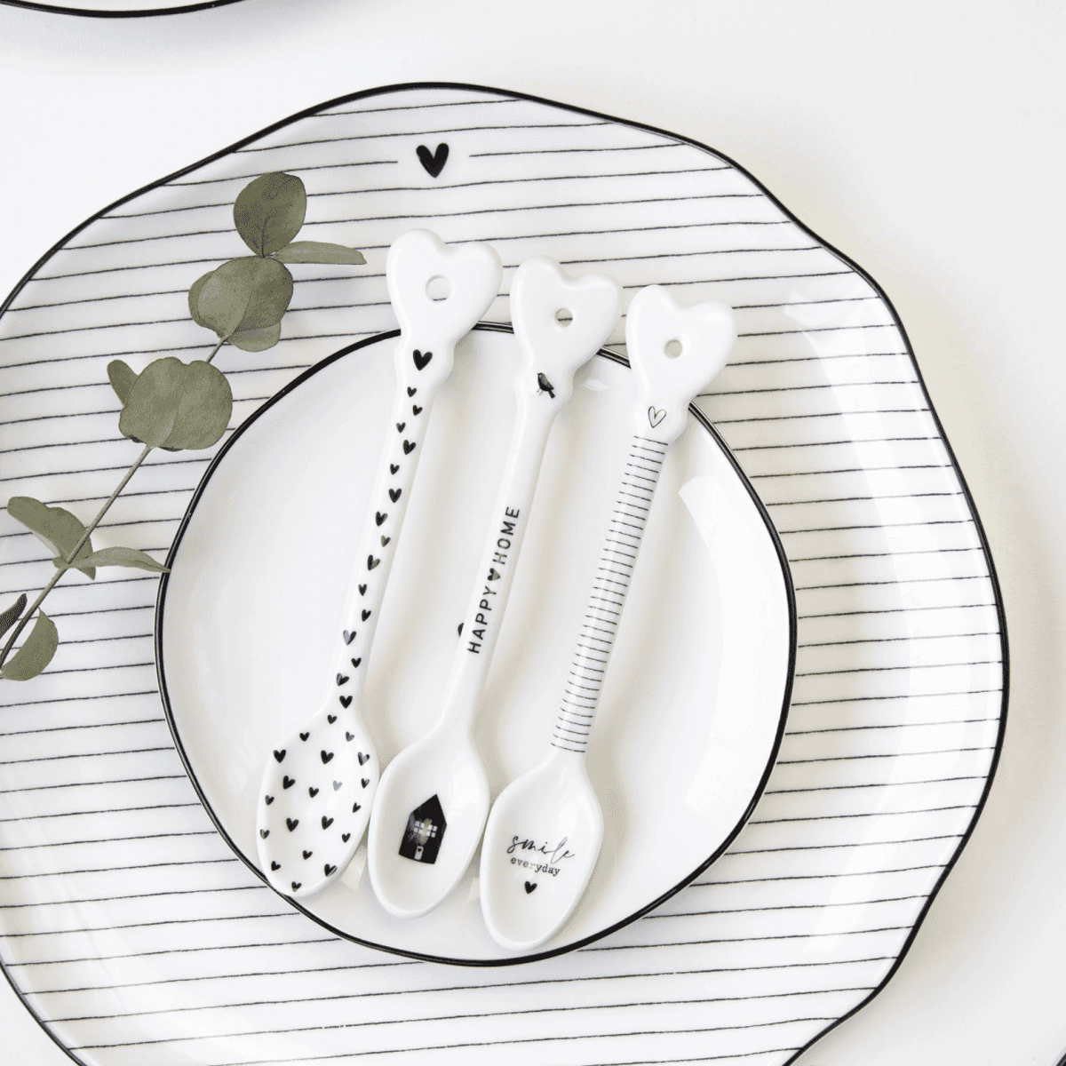 Immagine del prodotto Set 3 Cucchiaini Assortiti in Grès Cuoricini/Casetta/Smile Everyday | Bastion Collections