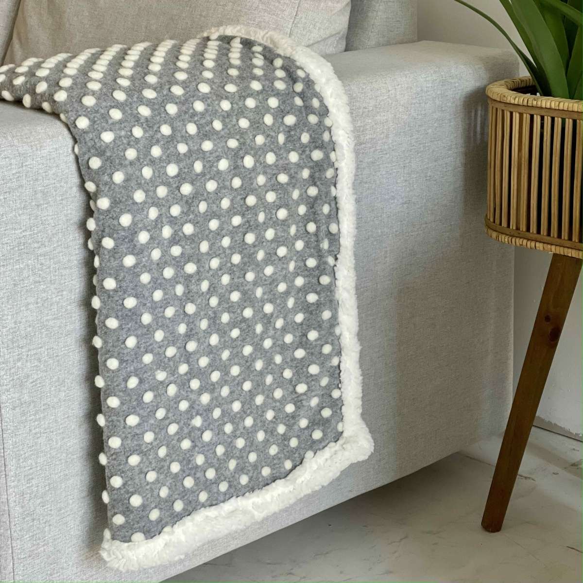 Immagine del prodotto Plaid con Pois applicati in Misto Lana 130x160 cm (2 colori) | Pietro Zanetti Home